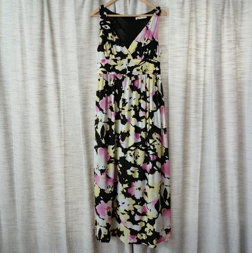 5/$25 Old Navy Floral Maxi Dress Black Size 4 - Picture 2 of 6